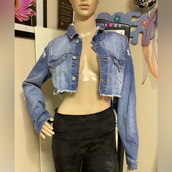 Madden NYC Junior's Cropped Denim Jacket💙 - Picture 4 of 13